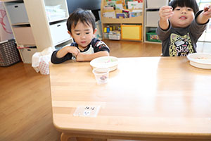 どんぐりのバッジ　あひる