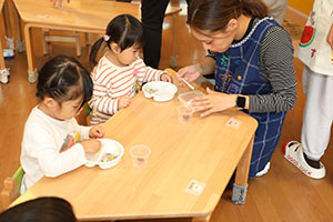 どんぐりのバッジ　あひる