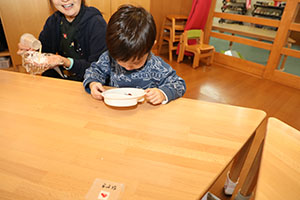 どんぐりのバッジ　あひる