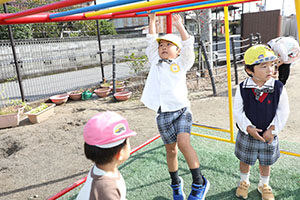 園庭遊び　年中Bチーム・2歳児クラス　NO．2