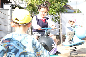 園庭遊び　年中Bチーム・2歳児クラス　NO．2