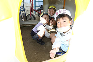 園庭遊び　年中Bチーム・2歳児クラス　NO．2