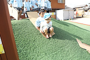 園庭遊び　年中Bチーム・2歳児クラス　NO．2