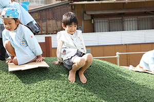 園庭遊び　年中Bチーム・2歳児クラス　NO．2