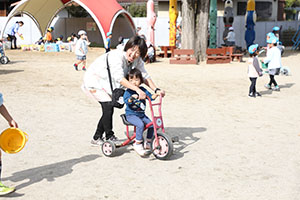 園庭遊び　年中Bチーム・2歳児クラス　NO．2