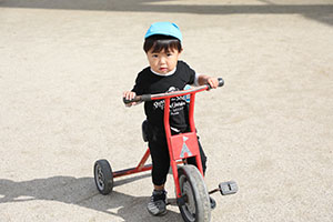 園庭遊び　年中Bチーム・2歳児クラス　NO．2