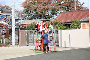 園庭遊び　年中Bチーム・2歳児クラス　NO．2