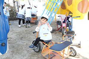 園庭遊び　年中Bチーム・2歳児クラス　NO．1