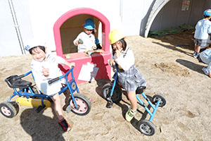 園庭遊び　年中Bチーム・2歳児クラス　NO．1