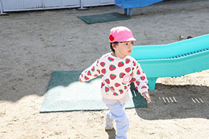 園庭遊び　年中Bチーム・2歳児クラス　NO．1