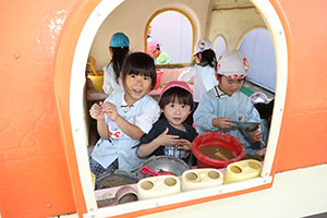 園庭遊び　年中Bチーム・2歳児クラス　NO．1