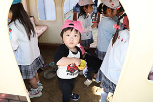 園庭遊び　年中Bチーム・2歳児クラス　NO．1