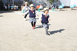 園庭遊び　年中Bチーム・2歳児クラス　NO．1