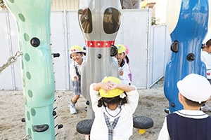 園庭遊び　年中Bチーム・2歳児クラス　NO．1