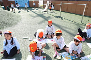 消防車の絵を描きました　E