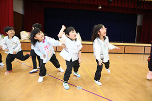 体操教室　ーボール投げー　たんぽぽ