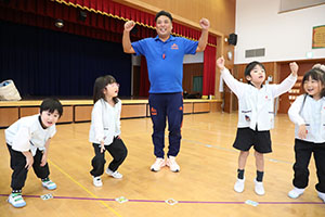 体操教室　ーボール投げー　たんぽぽ