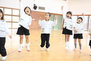 体操教室　ーボール投げー　たんぽぽ