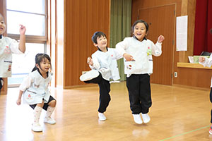 体操教室　ーボール投げー　たんぽぽ