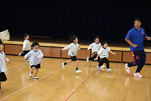 体操教室　ーボール投げー　たんぽぽ