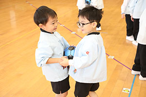 体操教室　ーボール投げー　たんぽぽ