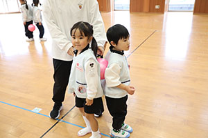 体操教室　ーボール投げー　たんぽぽ