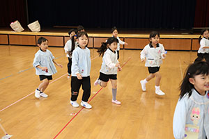 体操教室　ーボール投げー　たんぽぽ