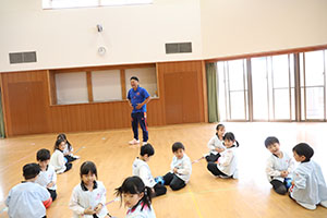 体操教室　ーボール投げー　たんぽぽ