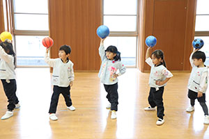 体操教室　ーボール投げー　たんぽぽ