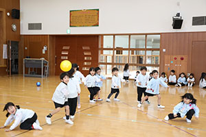 体操教室　ーボール投げー　たんぽぽ