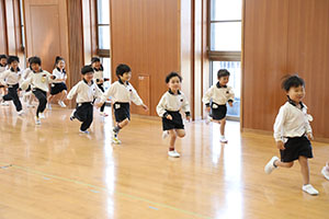 体操教室　ーボール投げー　ひまわり