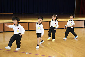 体操教室　ーボール投げー　ひまわり