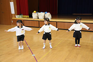 体操教室　ーボール投げー　ひまわり