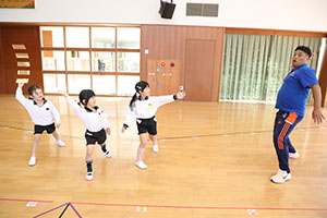 体操教室　ーボール投げー　ひまわり