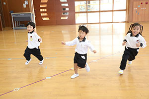 体操教室　ーボール投げー　ひまわり