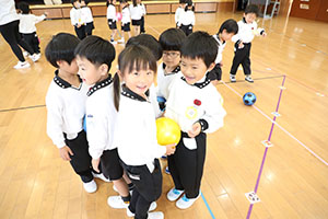 体操教室　ーボール投げー　ひまわり