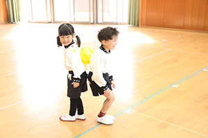 体操教室　ーボール投げー　ひまわり