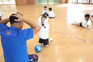 体操教室　ーボール投げー　ひまわり