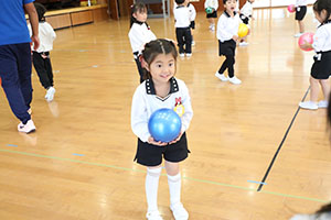 体操教室　ーボール投げー　ひまわり