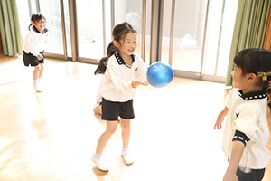 体操教室　ーボール投げー　ひまわり