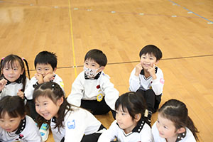 体操教室　ーボール投げー　ひまわり