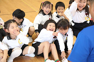 体操教室　ーボール投げー　ひまわり