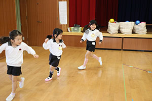 体操教室　ーボール投げー　ひまわり