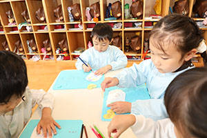 勤労感謝の日の制作　たんぽぽ