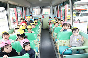 汽車バスに乗りました🚌　2歳児クラス