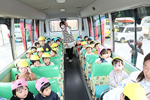 汽車バスに乗りました🚌　2歳児クラス