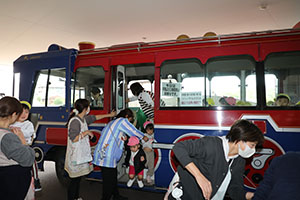 汽車バスに乗りました🚌　2歳児クラス