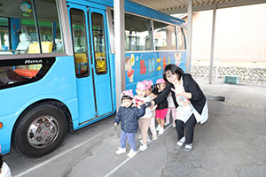 汽車バスに乗りました🚌　2歳児クラス