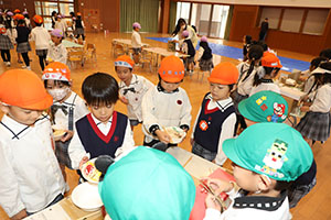 フードコートごっこ楽しかったね　すみれ・E・A