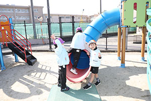 元気いっぱい園庭遊び！！　年長Aチーム